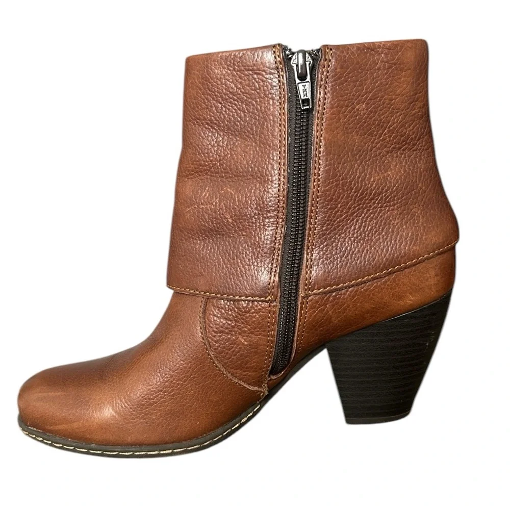 B.O.C Born Concept Traipse Brown Leather Booties‎ Cuffed Double Buckle 7/38